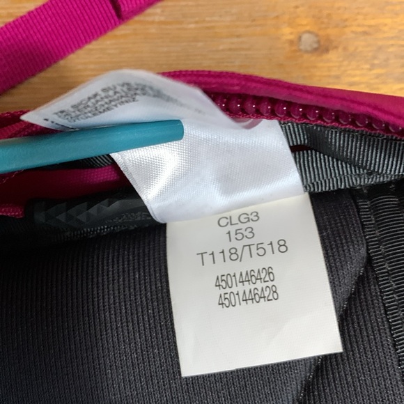 THE NORTH FACE Recon Backpack - pink and black lightly used - Picture 10 of 11